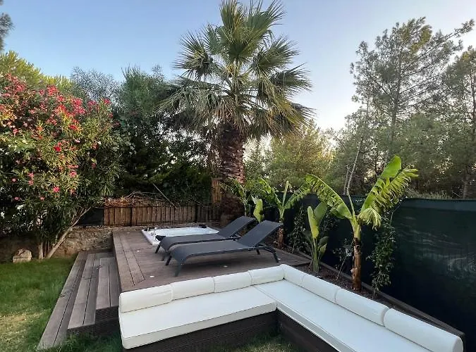 Oludeniz Luxury With Jacuzzi, Common Pool Vila *